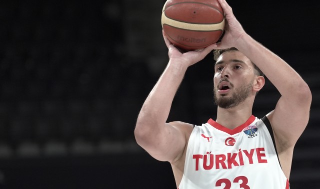 九游体育电脑版官方下载-申京全能表现：28分钟高效斩获23分12篮板9助攻，另有1抢断2盖帽