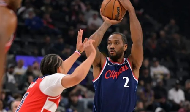 九游体育平台-快船官宣小卡确诊左膝挫伤+炎症！至少缺两场比赛 离队前一幕曝光